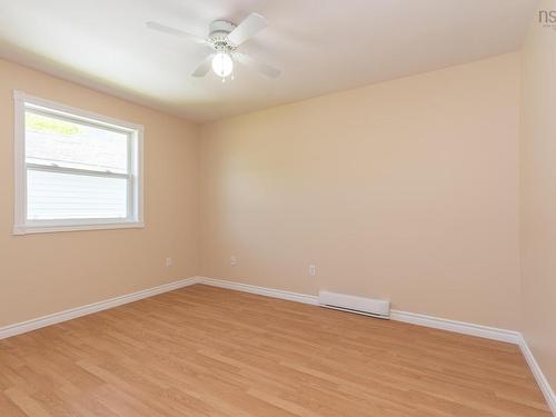 38 Hibernia Street, Yarmouth, NS - Indoor Photo Showing Other Room