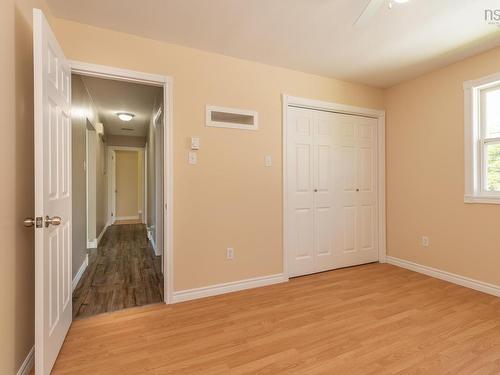 38 Hibernia Street, Yarmouth, NS - Indoor Photo Showing Other Room