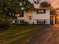 222 Churchill Downs Circle Lower Sackville, NS B4E 2J7