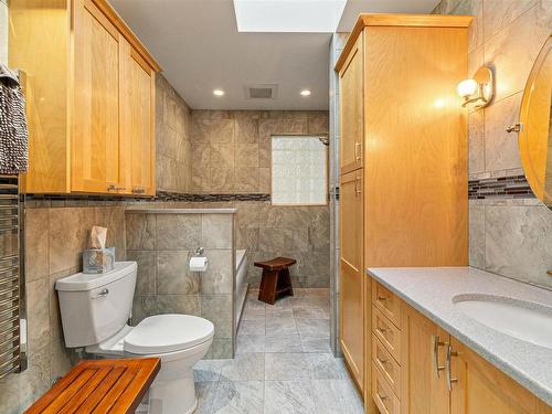 15 Lakeview Avenue, Dartmouth, NS 