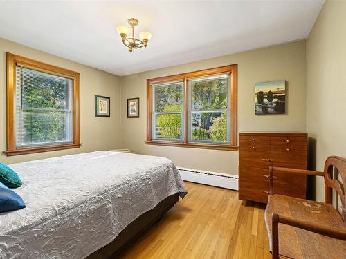15 Lakeview Avenue, Dartmouth, NS 