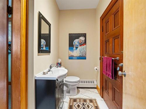 15 Lakeview Avenue, Dartmouth, NS 
