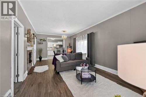 27 High Street, Brantford, ON - Indoor Photo Showing Living Room