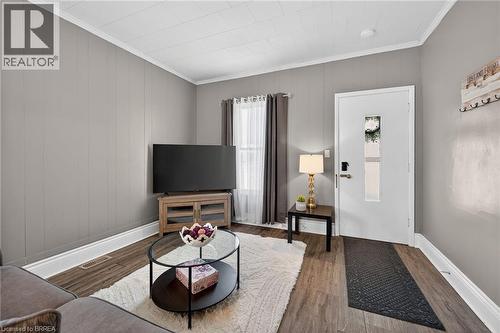 27 High Street, Brantford, ON - Indoor Photo Showing Living Room
