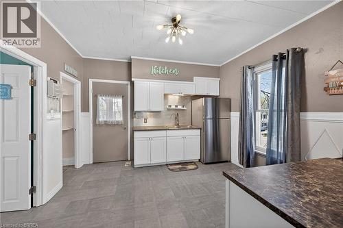 27 High Street, Brantford, ON - Indoor Photo Showing Kitchen