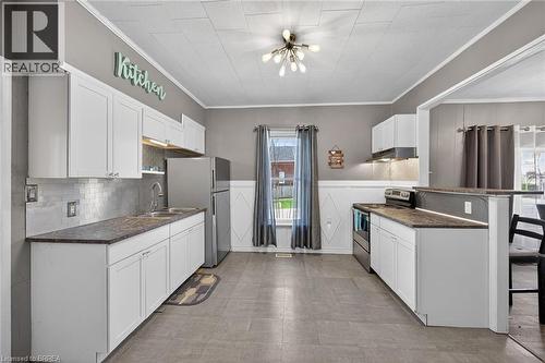 27 High Street, Brantford, ON - Indoor Photo Showing Kitchen