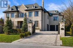 28 THORNRIDGE DRIVE Vaughan, ON L4J 1C6