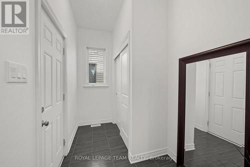 Mudroom/Family Entrance - 41 Whooping Crane Ridge, Ottawa, ON 