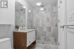 Large Shhower with glass. - 