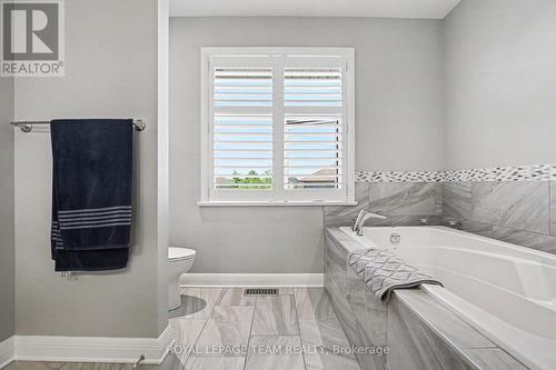 330 Devonian Way, Ottawa, ON 