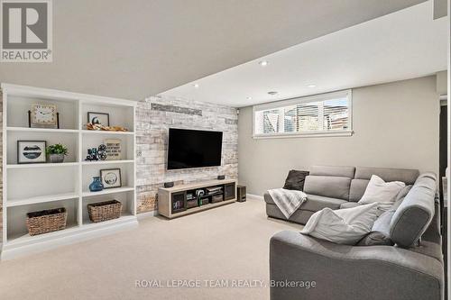 330 Devonian Way, Ottawa, ON 