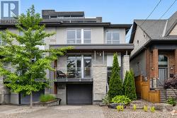 368A BERKLEY AVENUE  Ottawa, ON K2A 2G7