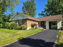 126 Av. Rowan  Beaconsfield, QC H9W 1J2