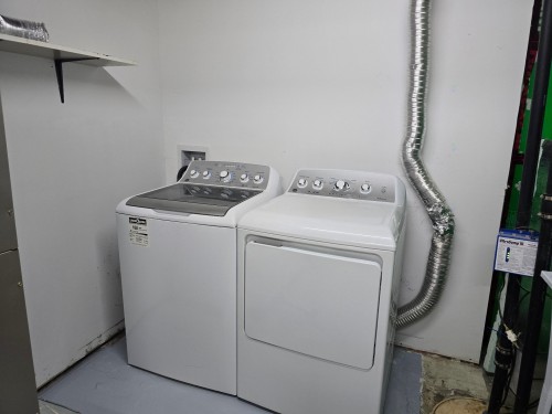 Laundry - 126 Av. Rowan, Beaconsfield, QC 