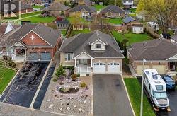Front garden and deep backyard - 