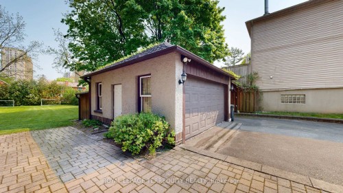 65 Burnhamthorpe Crescent, Toronto, ON 