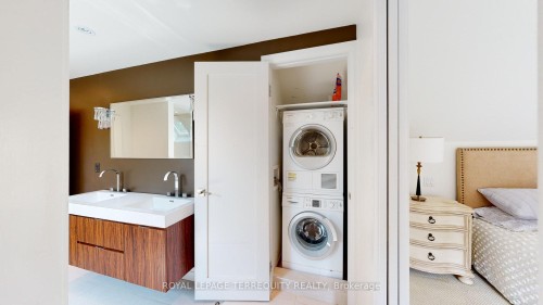 65 Burnhamthorpe Crescent, Toronto, ON 