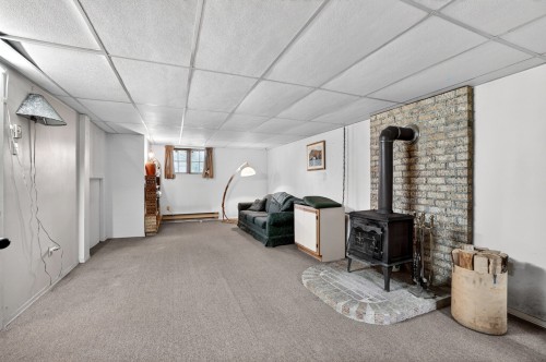 Salle familiale - 6277 Rue Parini, Laval (Auteuil), QC 