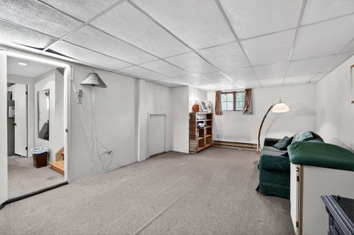 Salle familiale - 6277 Rue Parini, Laval (Auteuil), QC 