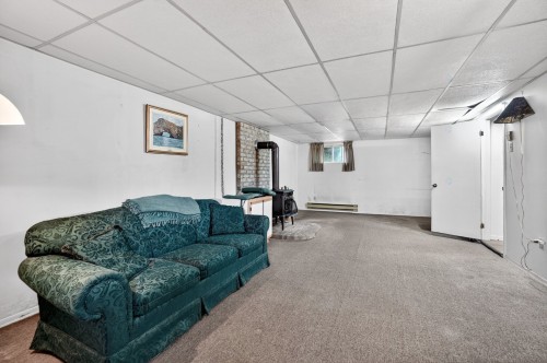 Salle familiale - 6277 Rue Parini, Laval (Auteuil), QC 