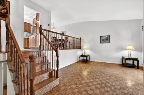 Salon - 6277 Rue Parini, Laval (Auteuil), QC 