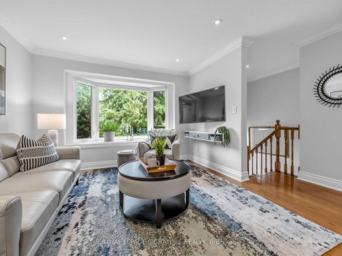83 Berkinshaw Crescent, Toronto, ON - Indoor Photo Showing Living Room