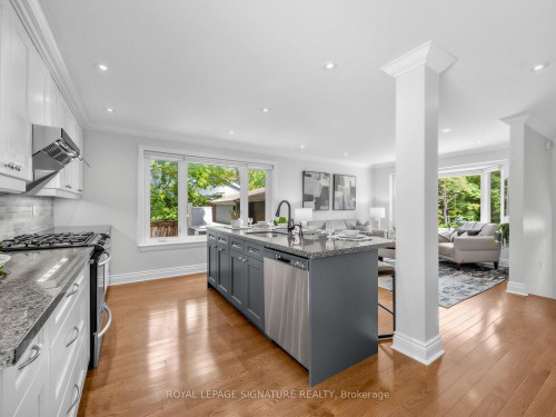 83 Berkinshaw Crescent, Toronto, ON - Indoor Photo Showing Kitchen With Upgraded Kitchen