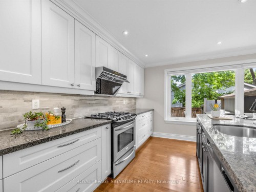 83 Berkinshaw Crescent, Toronto, ON - Indoor Photo Showing Kitchen With Upgraded Kitchen