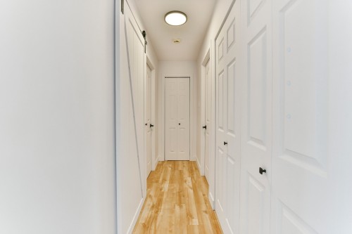 Passageway - 312 Rue Du Cocher, L'Épiphanie, QC 