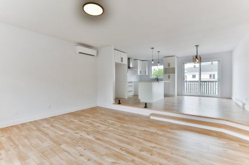 Living Room - 312 Rue Du Cocher, L'Épiphanie, QC 