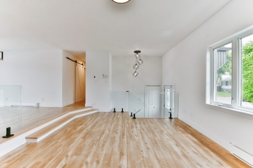 Living Room - 312 Rue Du Cocher, L'Épiphanie, QC 