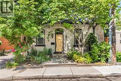 18 PEARL Street S  Hamilton, ON L8P 3W5