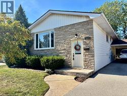582 CHAMBERLAIN Road  Burlington, ON L7L 2V5