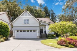783 Rogers Way Saanich, BC V8X 5L1