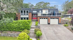1644 Barksdale Dr Saanich, BC V8N 4Z8