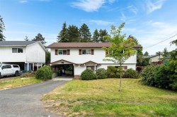 944 McBriar Ave Saanich, BC V8X 3L9