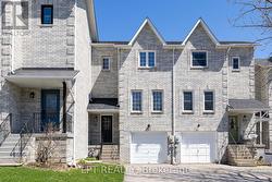 25 HATTIE COURT Georgina, ON L4P 3Z7