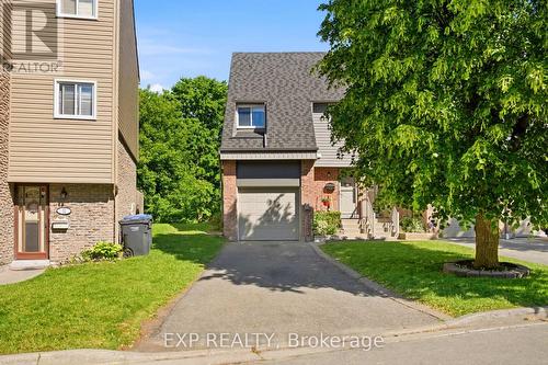 33 TARA PARK CRESCENT  Brampton, ON L6V 3E3