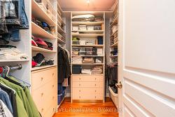 Perfect walk-in closet - 