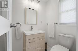 4pc ensuite bathroom - 