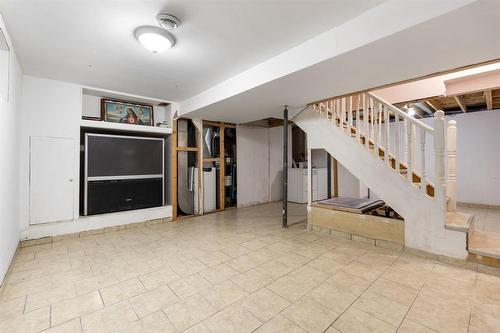 390 Alexander Avenue, Winnipeg, MB 