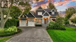 647 CEDAR AVENUE  Burlington, ON L7T 2R4