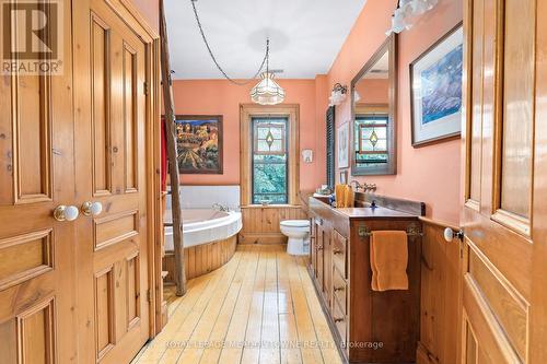 Upper level Bathroom - 954399 7Th Line Ehs, Mono, ON - Indoor