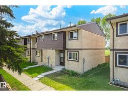 954 LAKEWOOD RD N NW  Edmonton, AB T6K 3X1