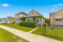 561 Polson AVE  Winnipeg, MB R2W 0P1