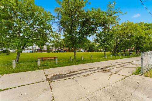561 Polson Ave, Winnipeg, MB 
