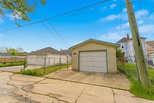 561 Polson Ave, Winnipeg, MB 