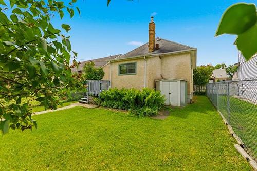 561 Polson Ave, Winnipeg, MB 
