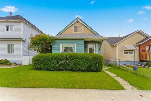561 Polson Ave, Winnipeg, MB 