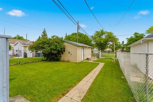561 Polson Ave, Winnipeg, MB 